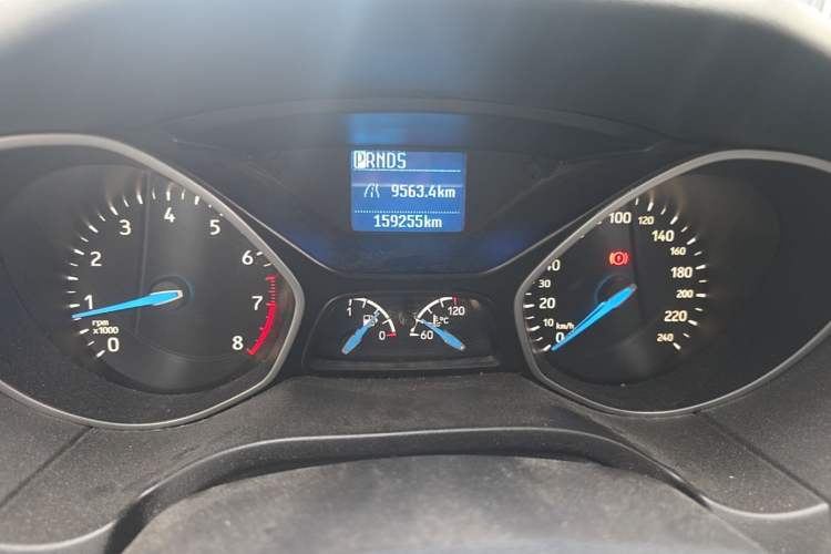 Used Ford Focus 2017 Sedan 1.6L Automatic Comfort Plus SmartDrive Edition Odometer Close Up