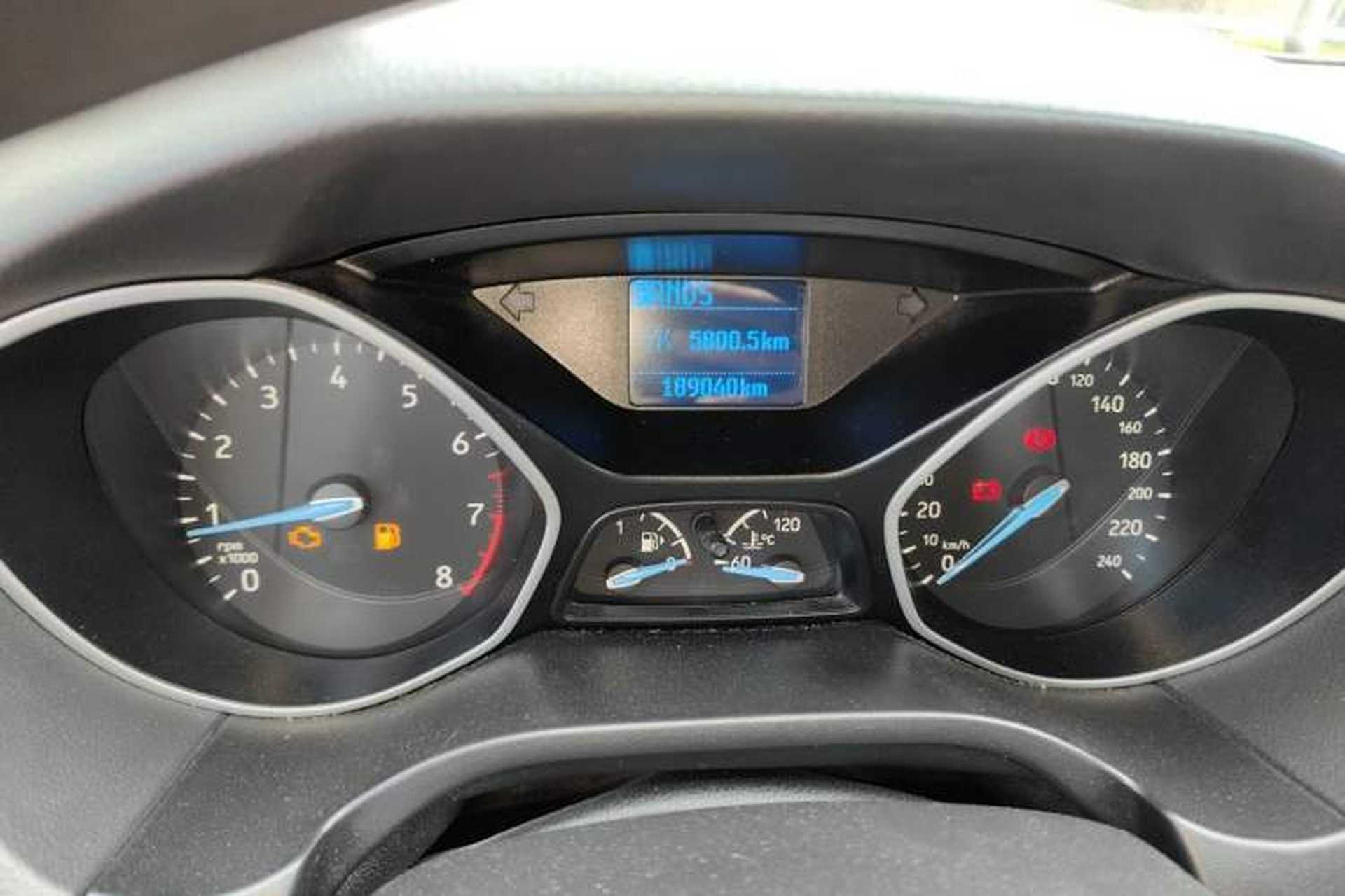 Used Ford Focus 2017 Sedan 1.6L Automatic Comfort Plus SmartDrive Edition Odometer Close Up