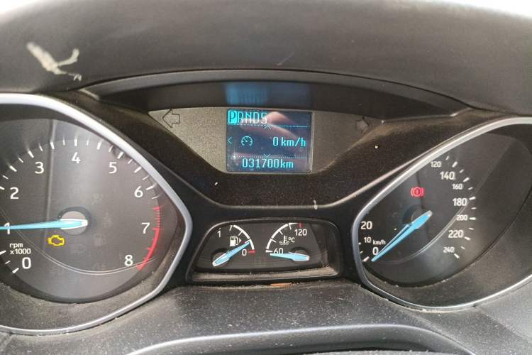 Used Ford Focus 2017 Sedan EcoBoost 125 Automatic Supreme Style SmartDrive Edition Odometer Close Up