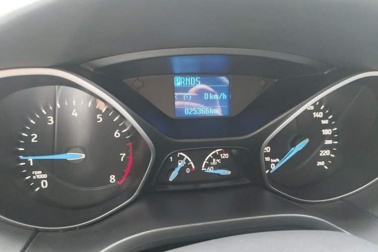 Used Ford Focus 2017 Sedan 1.6L Automatic Fashion Edition Smart Drive Version Odometer Close Up