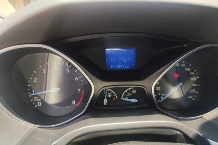 Used Ford Focus 2017 Sedan 1.6L Automatic Fashion Edition Smart Drive Version Odometer Close Up