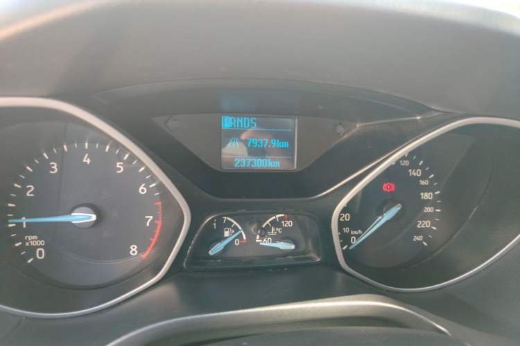 Used Ford Focus 2017 Sedan 1.6L Automatic Comfort Plus SmartDrive Edition Odometer Close Up