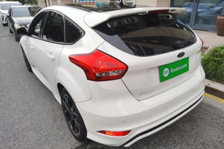 Used Ford Focus 2017 1.5T CTCC White and Black Limited Edition Rear Left 45 Deg