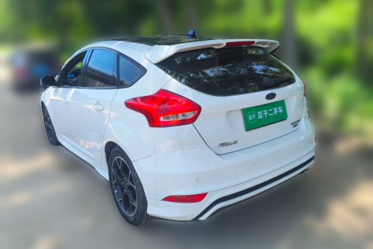Used Ford Focus 2017 1.5T CTCC White and Black Limited Edition Rear Left 45 Deg