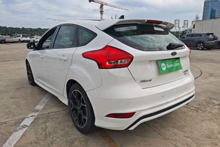Used Ford Focus 2017 1.5T CTCC White and Black Limited Edition Rear Left 45 Deg