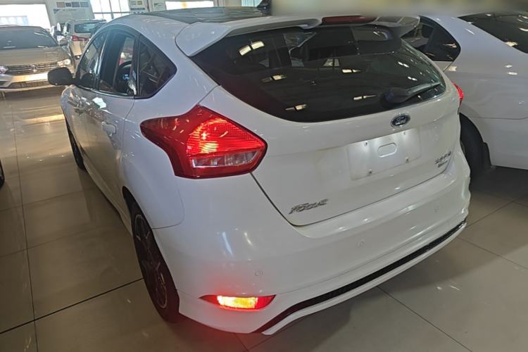 Used Ford Focus 2017 1.5T CTCC White and Black Limited Edition Rear Left 45 Deg