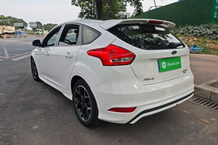 Used Ford Focus 2017 1.5T CTCC White and Black Limited Edition Rear Left 45 Deg
