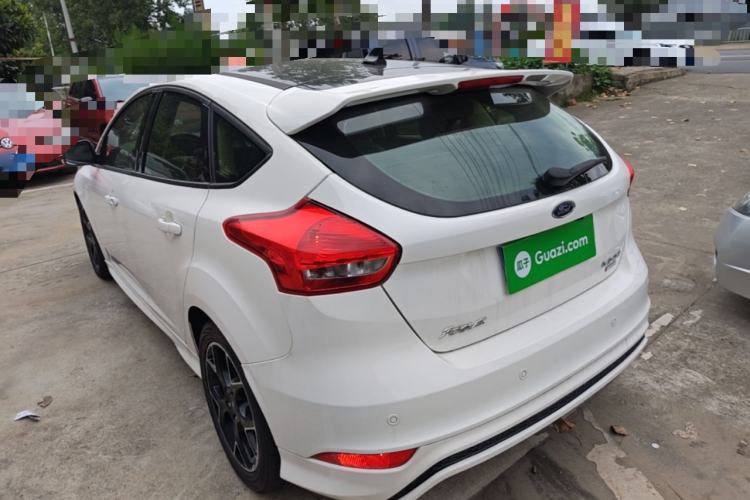 Used Ford Focus 2017 1.5T CTCC White and Black Limited Edition Rear Left 45 Deg