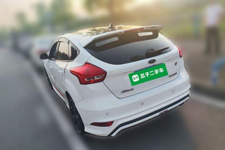 Used Ford Focus 2017 1.5T CTCC White and Black Limited Edition Rear Left 45 Deg