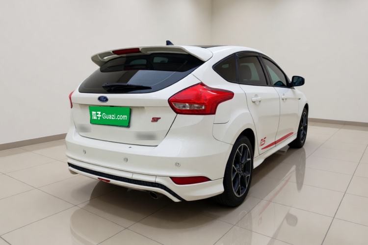 Used Ford Focus 2017 1.5T CTCC White and Black Limited Edition Rear Right 45 Deg