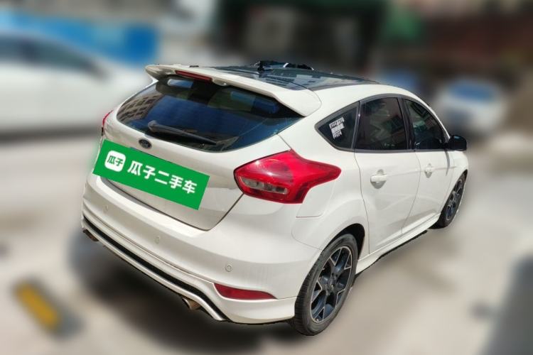 Used Ford Focus 2017 1.5T CTCC White and Black Limited Edition Rear Right 45 Deg