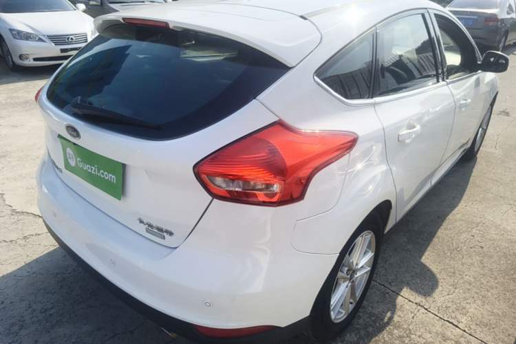 Used Ford Focus 2017 Hatchback EcoBoost 180 Automatic Elite Model Rear Right 45 Deg