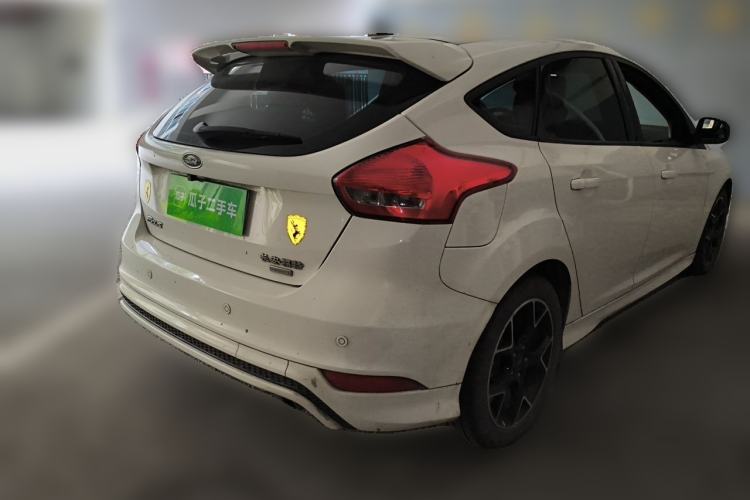 Used Ford Focus 2017 1.5T CTCC White and Black Limited Edition Rear Right 45 Deg