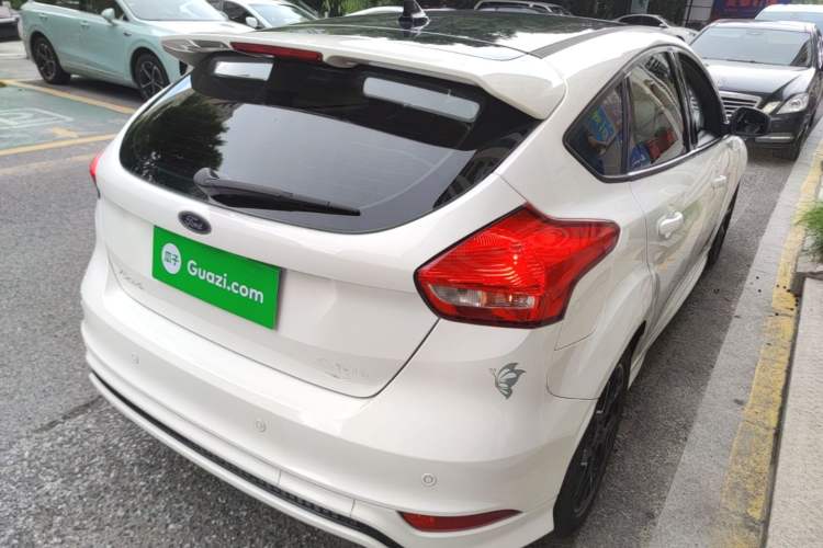 Used Ford Focus 2017 1.5T CTCC White and Black Limited Edition Rear Right 45 Deg