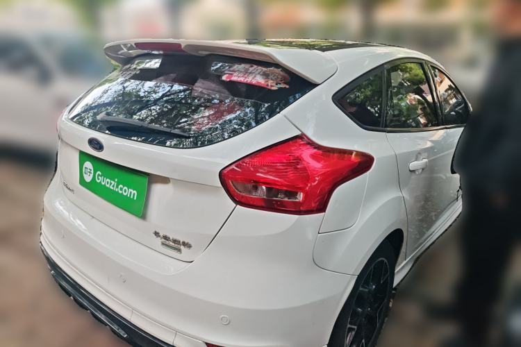 Used Ford Focus 2017 1.5T CTCC White and Black Limited Edition Rear Right 45 Deg