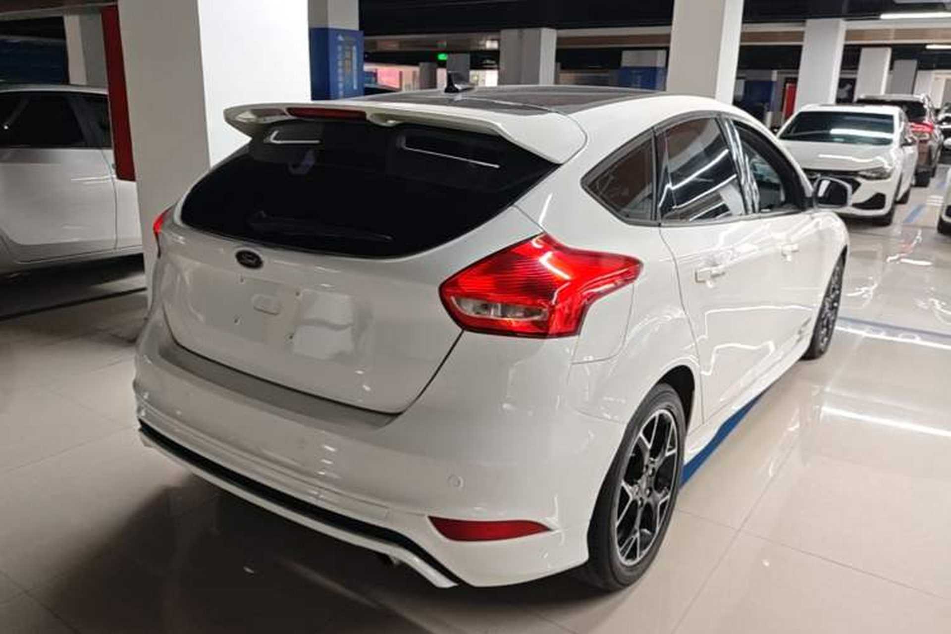 Used Ford Focus 2017 1.5T CTCC White and Black Limited Edition Rear Right 45 Deg
