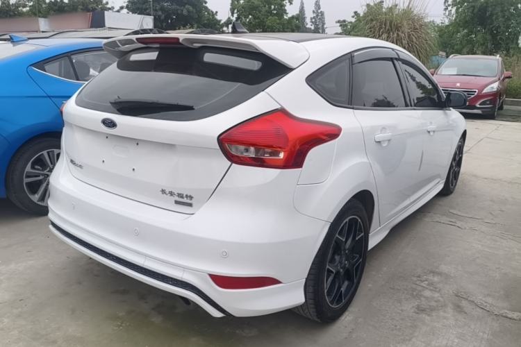 Used Ford Focus 2017 1.5T CTCC White and Black Limited Edition Rear Right 45 Deg