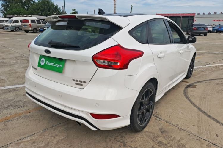 Used Ford Focus 2017 1.5T CTCC White and Black Limited Edition Rear Right 45 Deg