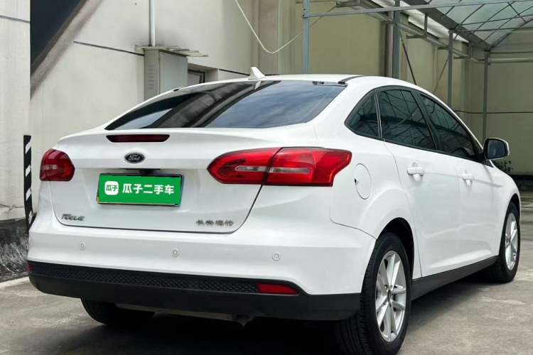 Used Ford Focus 2017 Sedan 1.6L Manual Fashion Edition Smart Drive Version Rear Right 45 Deg