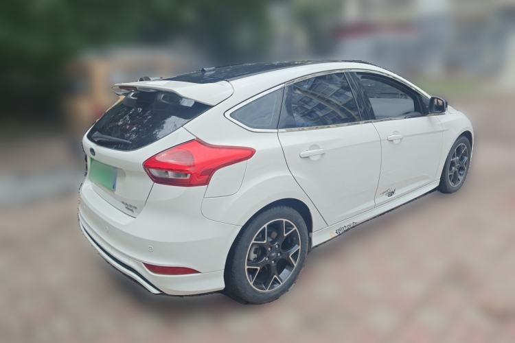 Used Ford Focus 2017 1.5T CTCC White and Black Limited Edition Rear Right 45 Deg
