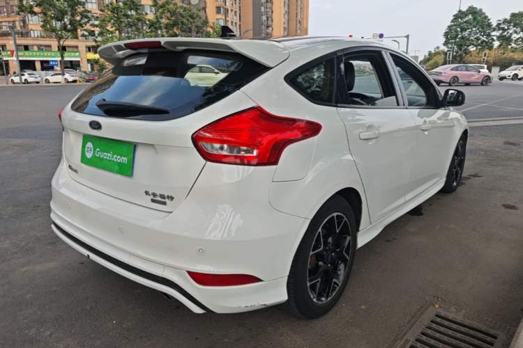 Used Ford Focus 2017 1.5T CTCC White and Black Limited Edition Rear Right 45 Deg
