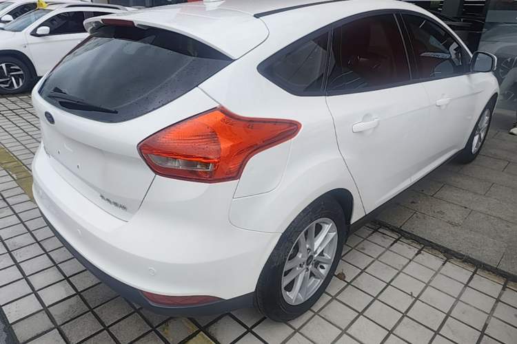 Used Ford Focus 2017 Hatchback 1.6L Automatic Fashion Edition Smart Drive Version Rear Right 45 Deg