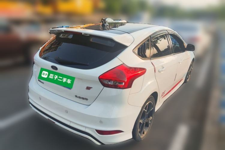 Used Ford Focus 2017 1.5T CTCC White and Black Limited Edition Rear Right 45 Deg