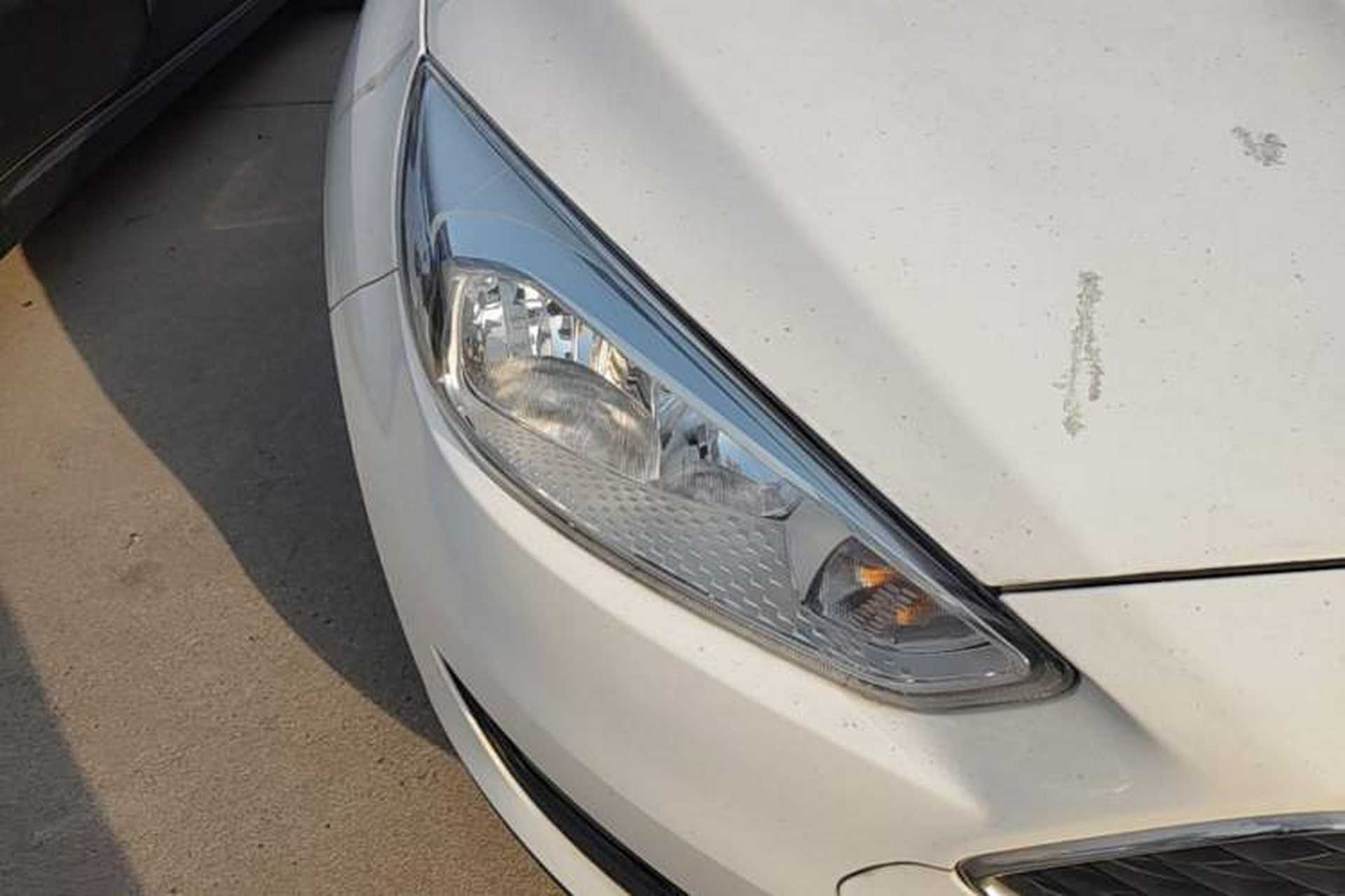 Used Ford Focus 2017 Hatchback 1.6L Automatic Comfort Plus SmartDrive Edition Right Front Headlight