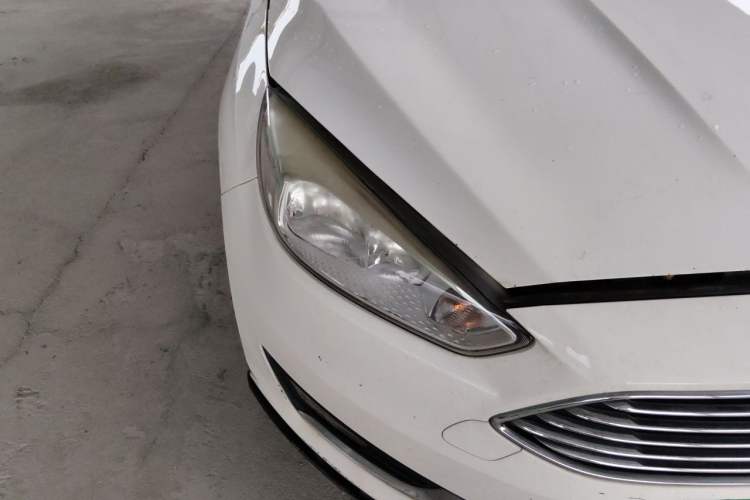 Used Ford Focus 2017 Sedan 1.6L Manual Fashion Edition Smart Drive Version Right Front Headlight