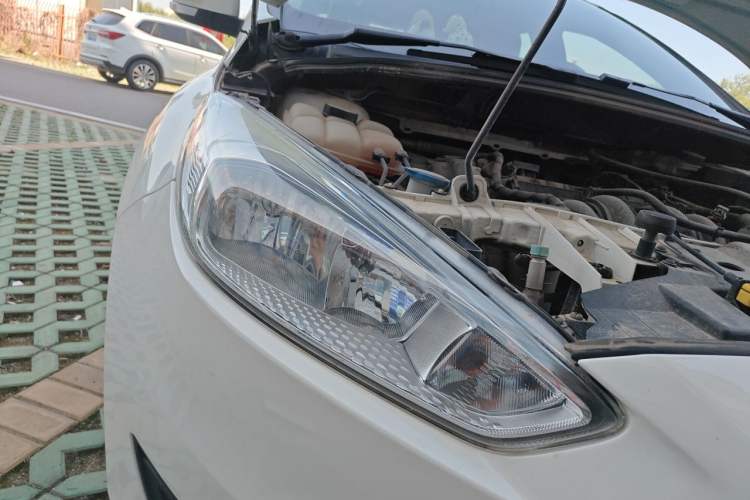 Used Ford Focus 2017 Hatchback 1.6L Automatic Fashion Edition Smart Drive Version Right Front Headlight