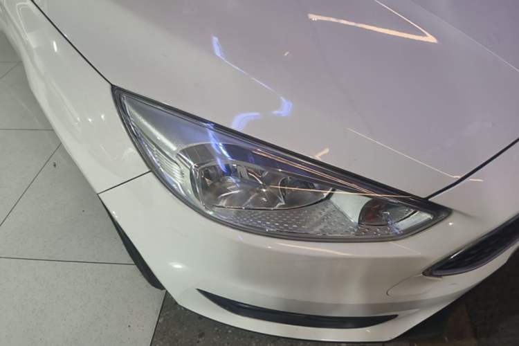 Used Ford Focus 2017 Hatchback 1.6L Automatic Fashion Edition Smart Drive Version Right Front Headlight