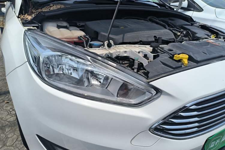 Used Ford Focus 2017 Sedan EcoBoost 180 Automatic Elite Model Right Front Headlight