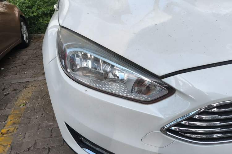Used Ford Focus 2017 Sedan 1.6L Automatic Fashion Edition Smart Drive Version Right Front Headlight