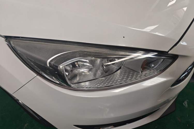 Used Ford Focus 2017 Sedan 1.6L Automatic Fashion Edition Smart Drive Version Right Front Headlight