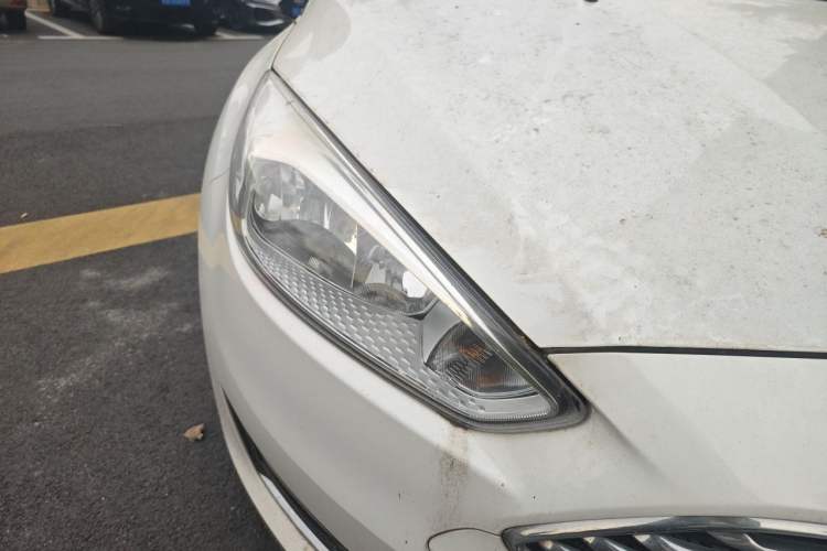 Used Ford Focus 2017 Sedan EcoBoost 125 Automatic Supreme Style SmartDrive Edition Right Front Headlight
