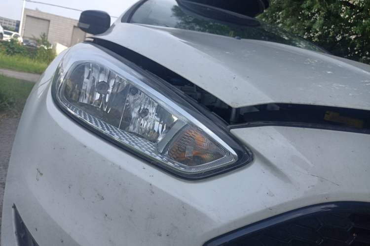 Used Ford Focus 2017 1.5T CTCC White and Black Limited Edition Right Front Headlight