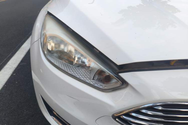 Used Ford Focus 2017 Sedan 1.6L Automatic Fashion Edition Smart Drive Version Right Front Headlight