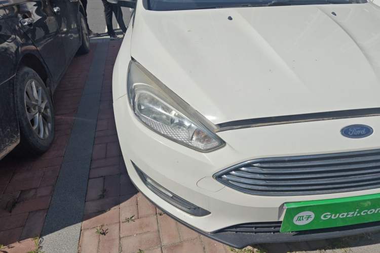 Used Ford Focus 2017 Sedan 1.6L Automatic Comfort Plus SmartDrive Edition Right Front Headlight