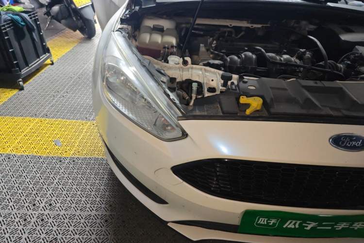 Used Ford Focus 2017 Sedan 1.6L Automatic Comfort Plus SmartDrive Edition Right Front Headlight