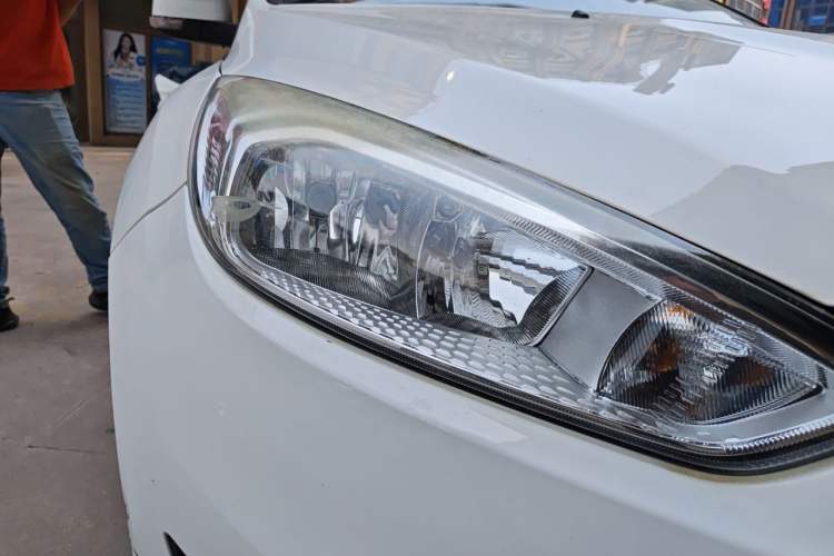 Used Ford Focus 2017 Hatchback 1.6L Automatic Fashion Edition Smart Drive Version Right Front Headlight