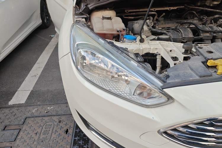 Used Ford Focus 2017 Sedan 1.6L Automatic Fashion Edition Smart Drive Version Right Front Headlight