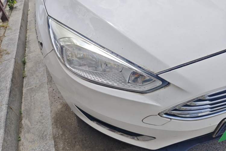 Used Ford Focus 2017 Sedan 1.6L Automatic Fashion Edition Smart Drive Version Right Front Headlight