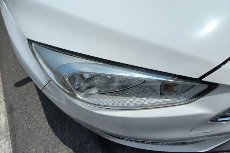 Used Ford Focus 2017 Sedan EcoBoost 125 Automatic Supreme Style SmartDrive Edition Right Front Headlight