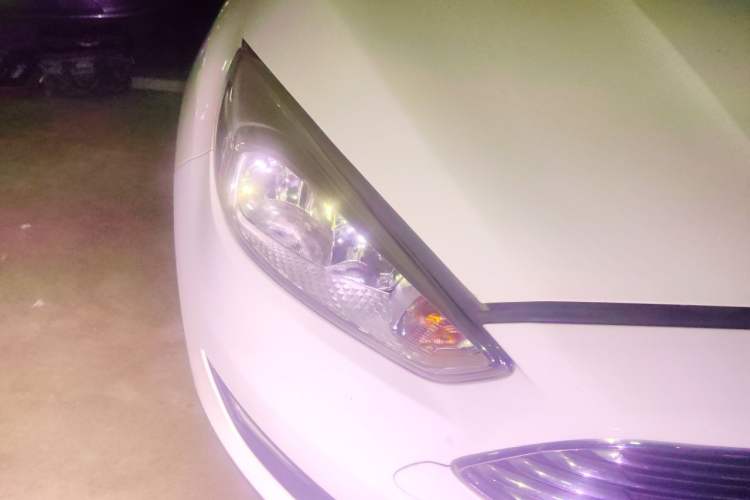 Used Ford Focus 2017 Sedan 1.6L Automatic Comfort Plus SmartDrive Edition Right Front Headlight