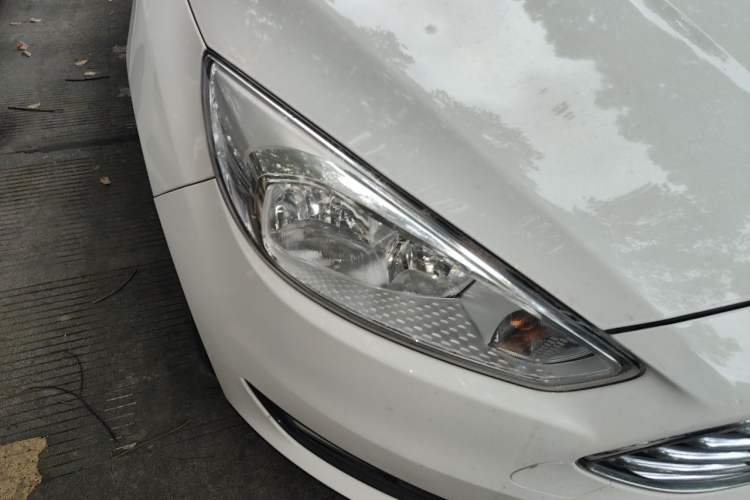 Used Ford Focus 2017 Sedan 1.6L Manual Comfort Plus SmartDrive Edition Right Front Headlight