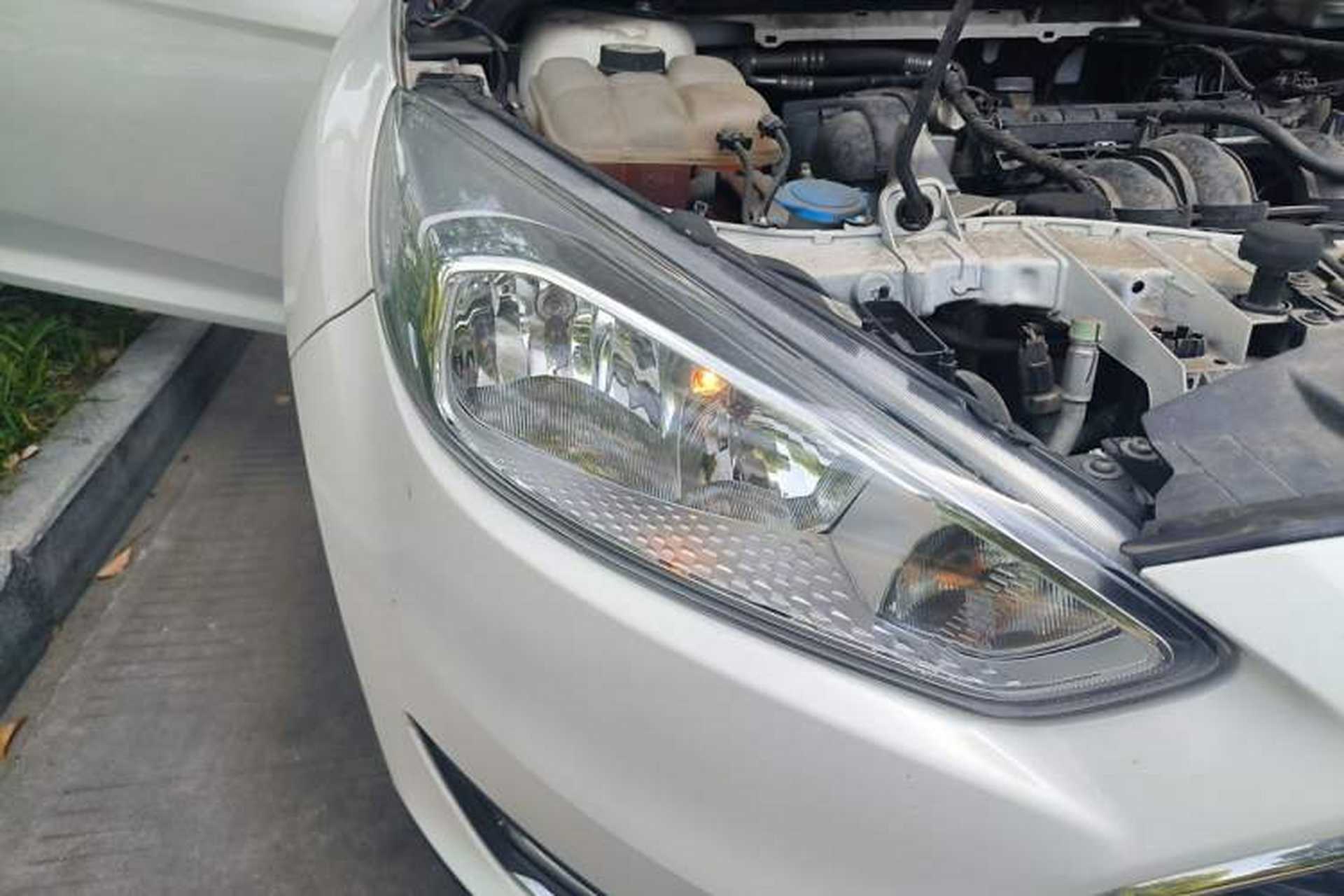 Used Ford Focus 2017 Hatchback 1.6L Automatic Fashion Edition Smart Drive Version Right Front Headlight