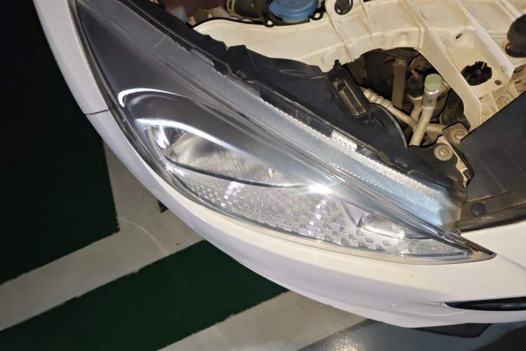 Used Ford Focus 2017 Hatchback 1.6L Manual Fashion Edition SmartDrive Version Right Front Headlight