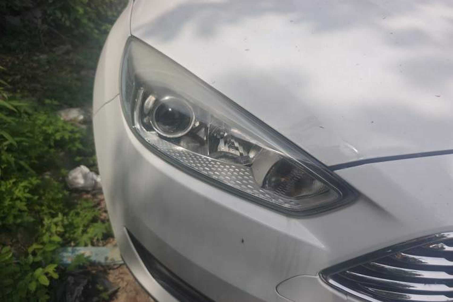 Used Ford Focus 2017 Sedan EcoBoost 125 Manual – Ultra-Style Edition with SmartDrive Features Right Front Headlight