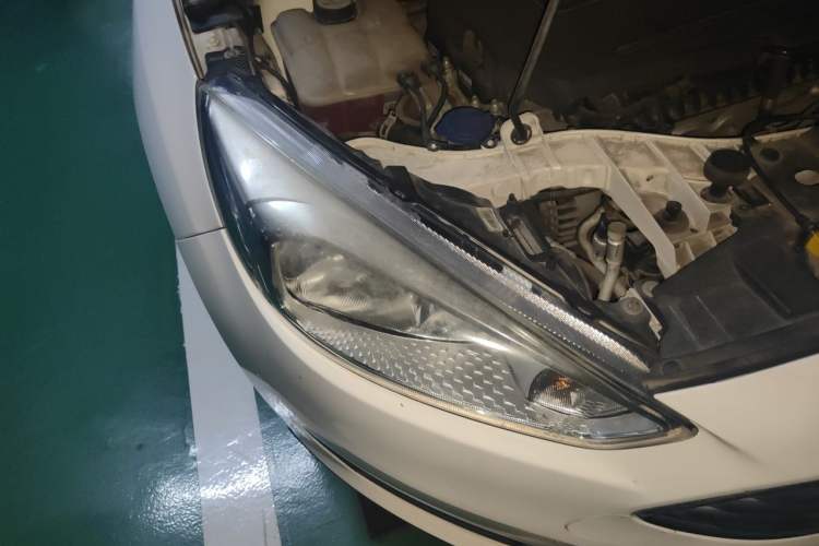 Used Ford Focus 2017 Sedan EcoBoost 180 Automatic Elite Model Right Front Headlight