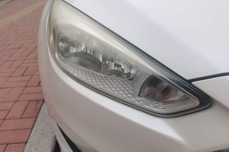 Used Ford Focus 2017 Hatchback 1.6L Manual Fashion Edition SmartDrive Version Right Front Headlight